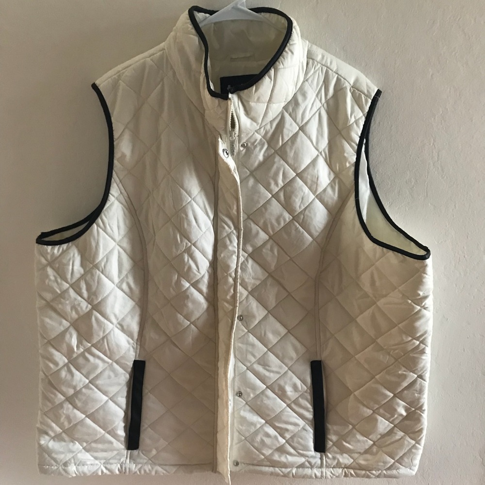 Black and White Quilted plus vest 3X